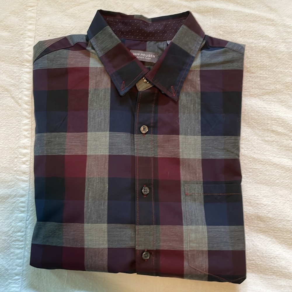 Men’s medium Van Heusen dress shirt